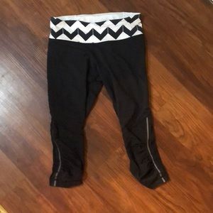 Lululemon Chevron Cropped Leggings Size 4